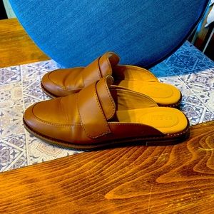 Size 7 excellent condition Sperry Loafers worn once